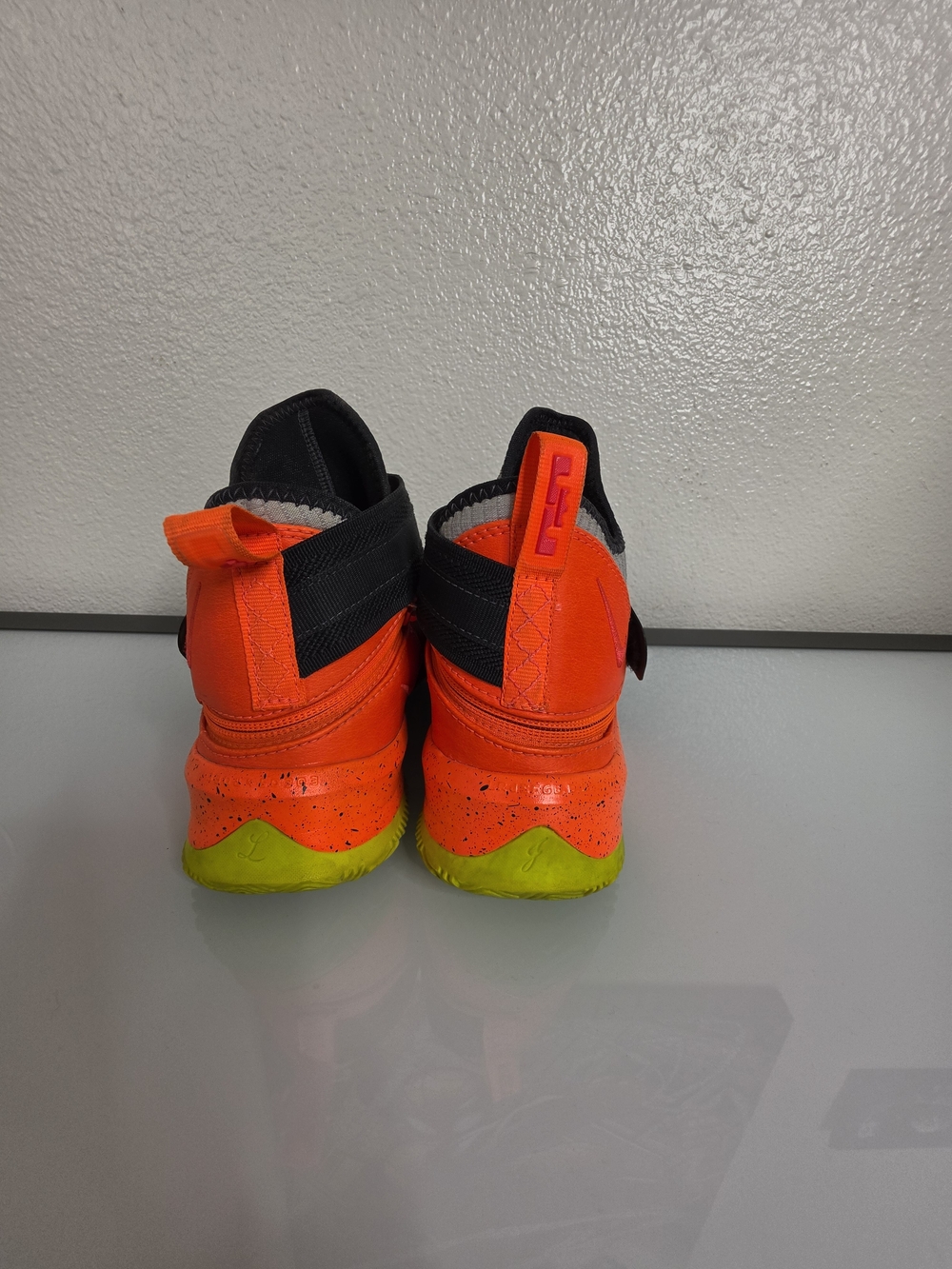 Nike LeBron Soldier 13 FlyEase GS Grey Crimson Shoes CJ1317-066 Size 6Y - Picture 11 of 12